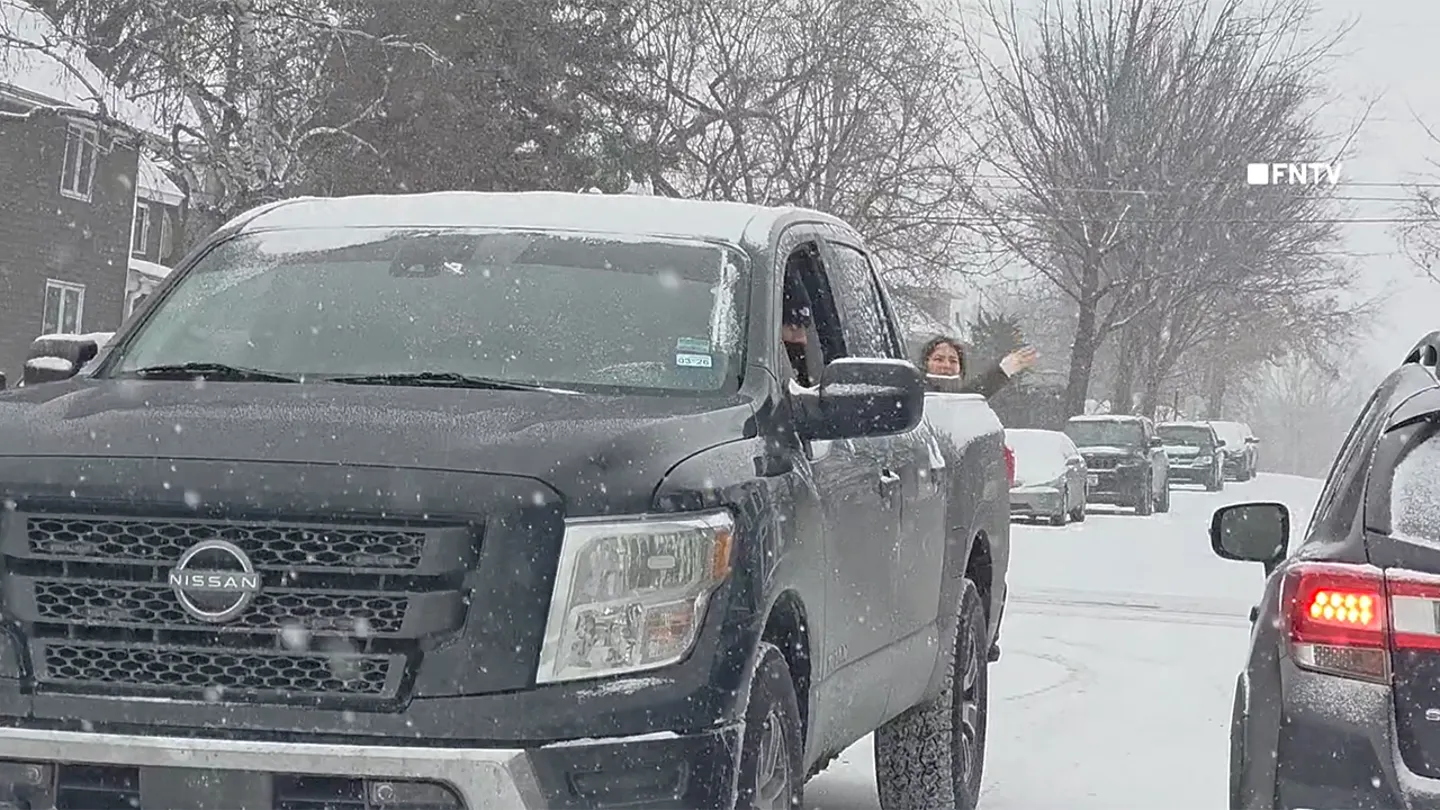 In another moment, the agent is seen speaking with occupants of a different vehicle who appear to question the legitimacy of the arrest and attempt to usher him away. (FNTV)