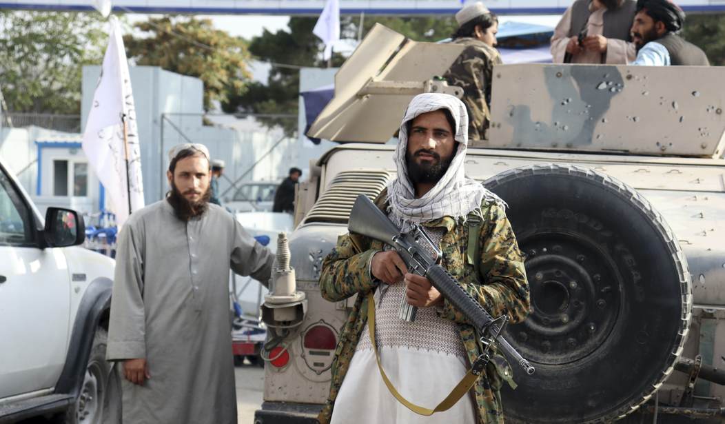 Pakistan Declares “Open War” on Afghanistan as Taliban Leader Reportedly Killed in Airstrike