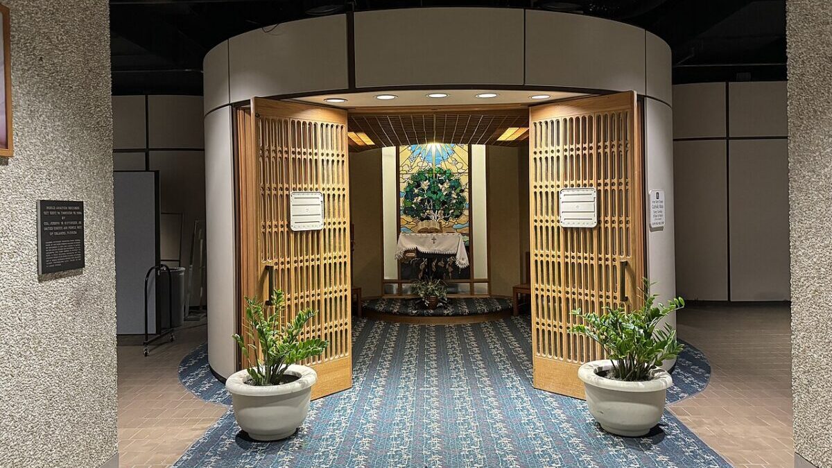 Controversy at DFW Airport as ‘Interfaith Chapels’ Spark Debate Over Religious Space