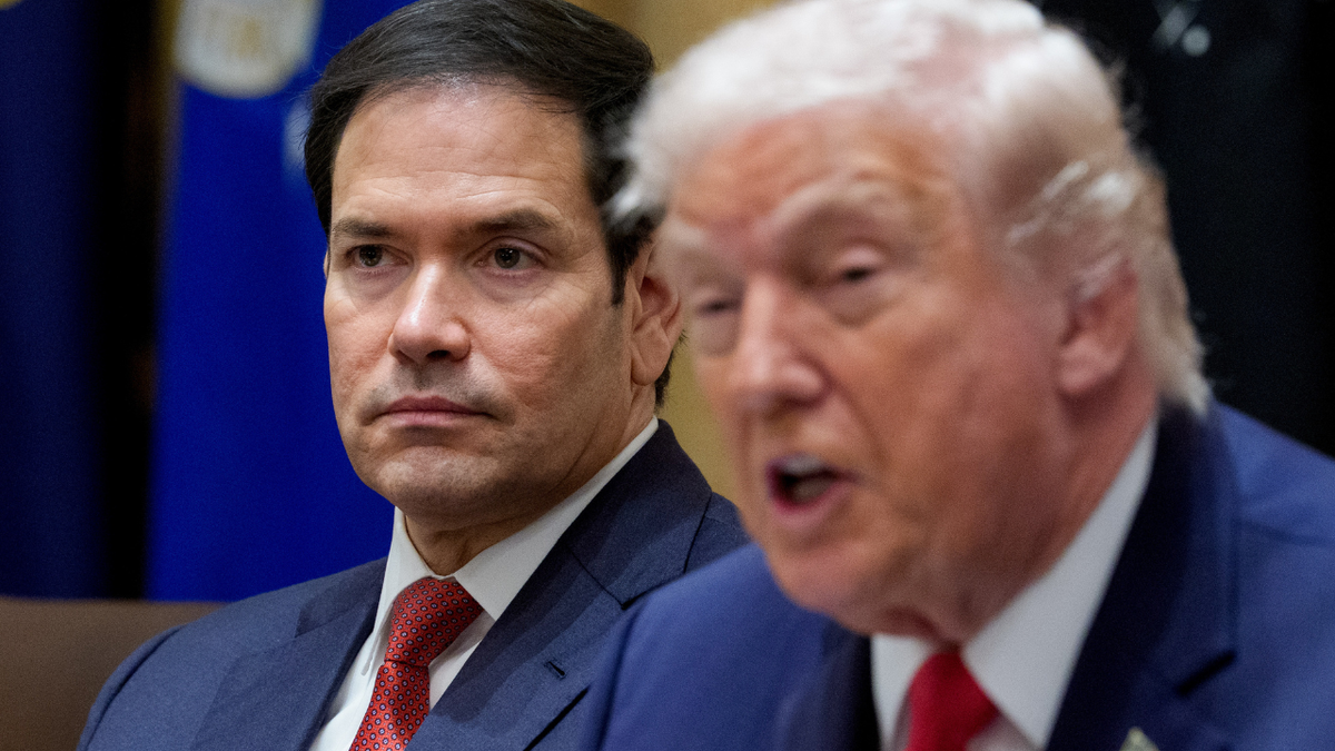 Marco Rubio, U.S. Secretary of State, left, and US President Donald Trump during a cabinet meeting at the White House in Washington, DC, US, on Thursday, Jan. 29, 2026. (Aaron Schwartz/CNP/Bloomberg)