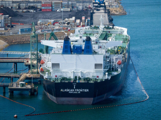 U.S. Becomes Top Oil Exporter Amid Strait of Hormuz Crisis, Showcasing Energy Strength