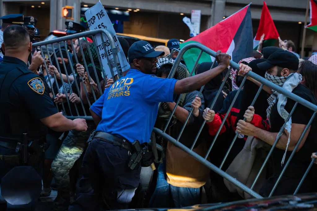 Anti-Israel Protest Turns Chaotic Near Historic NYC Synagogue as Clashes Erupt