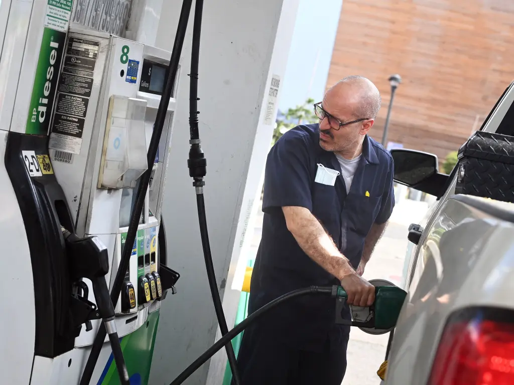 Drivers in Blue-State Cities Flee Across Borders for Cheaper Gas in Red States