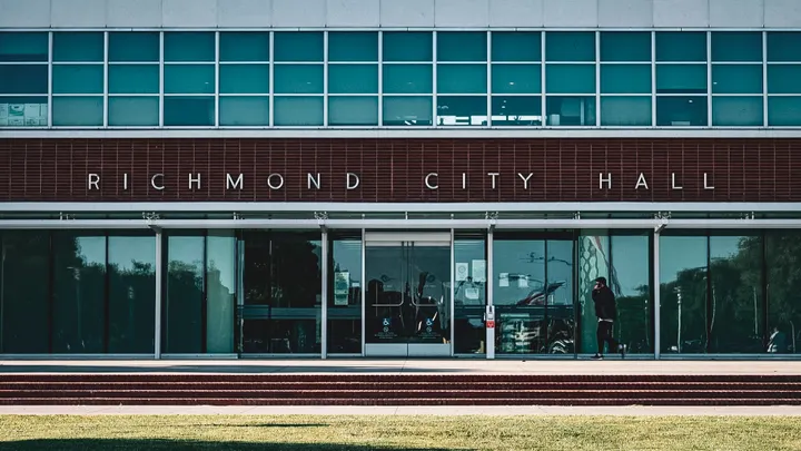 California City Becomes Testing Ground for Democratic Socialist Policies, Raising Business Concerns