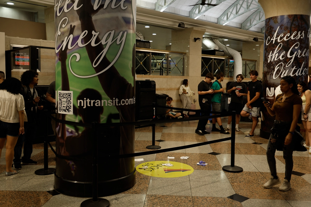 Six Injured in Stabbing Attack at New York’s Penn Station, Suspect Taken Into Custody