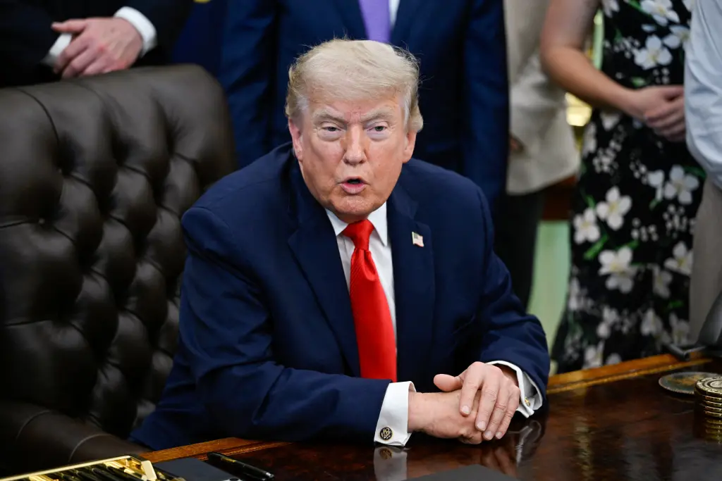 Report Claims Major News Apps Tilt Coverage Toward Left-Leaning Sources in Early Midterm Reporting