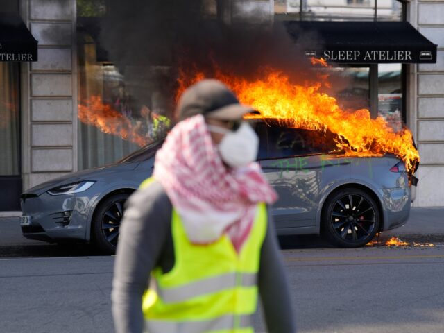 G7 Protests Turn Chaotic in Geneva as Anti-Trump Demonstrations Escalate Into Clashes