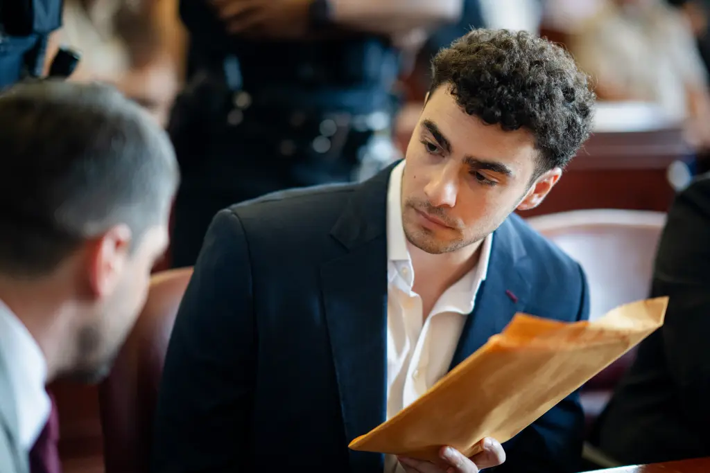 LUIGI MANGIONE DROPS PSYCHIATRIC DEFENSE CLAIM IN MIDTOWN MURDER CASE