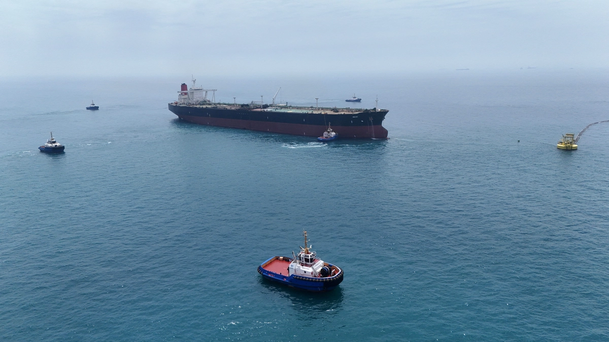 Oil Slides Back to Pre-War Levels as Hormuz Traffic Recovers and Markets Bet on Stability
