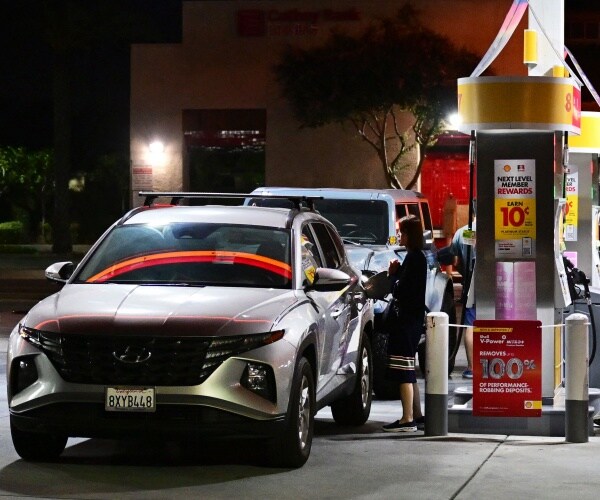 Trump Pressures Oil Industry as Gas Prices Lag Behind Falling Crude — ‘Drivers Should Be Feeling This’