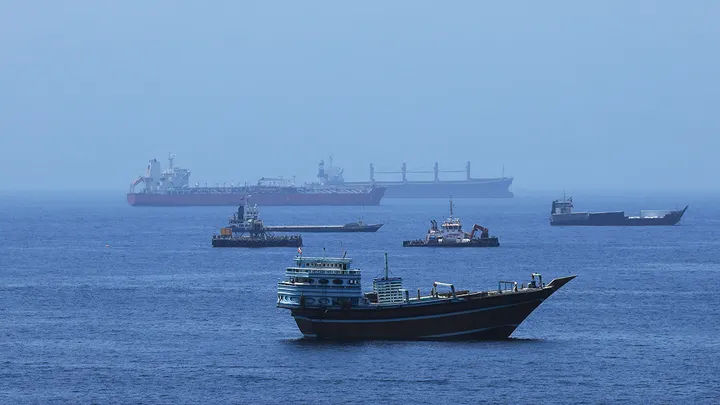 Gulf Allies Discuss Opening New Shipping Route to Bypass Hormuz Pressure