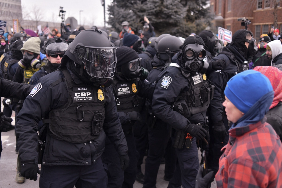 Federal Judge Blocks Virginia Law Targeting ICE Masks, Citing Constitutional Limits on State Power