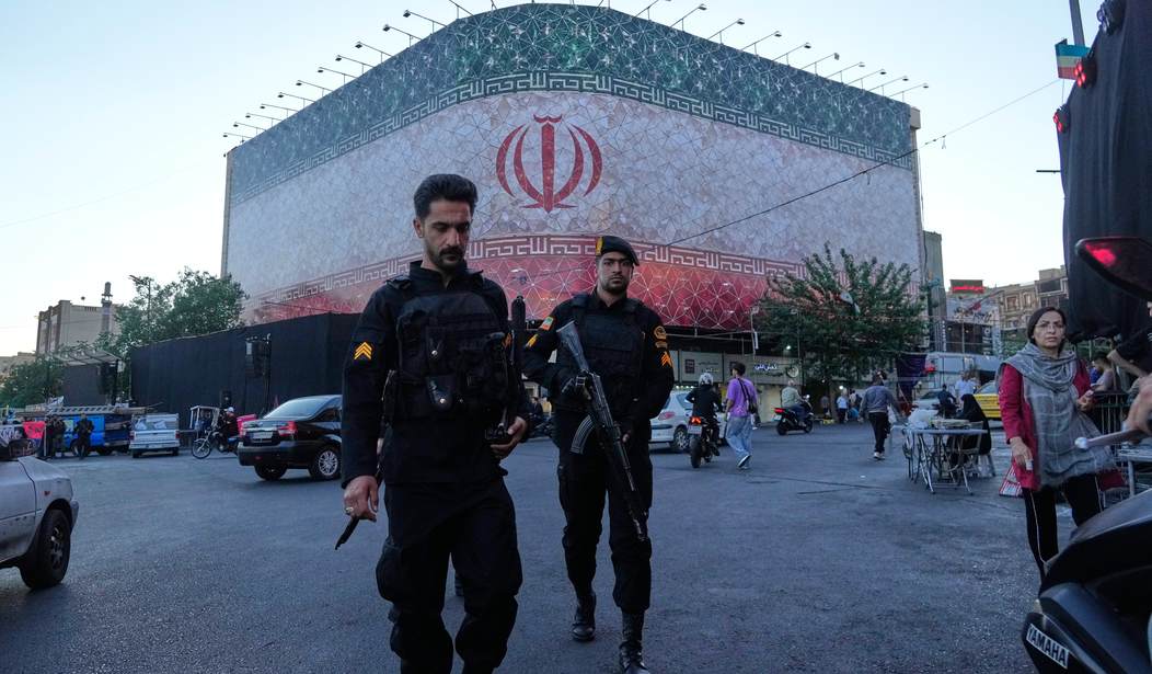 Iran Hardliners Escalate Threats Against Trump and Netanyahu as Fragile Peace Talks Hang in the Balance