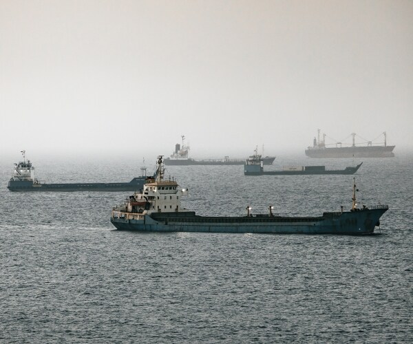Trump Presses for Hormuz Deal as Iran Faces “Last Chance” to Reopen Vital Waterway