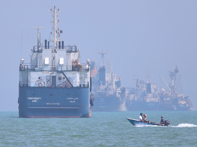 Saudi Arabia Resumes Loading Oil at Terminals In Strait Of Hormuz