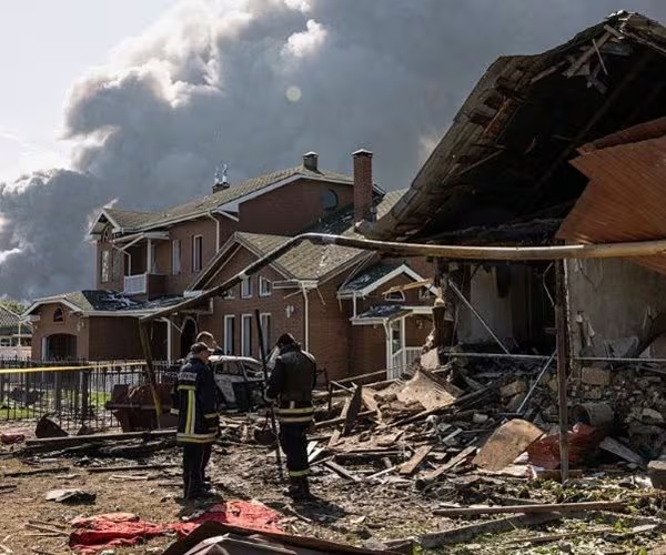 Putin Signals Bigger Escalation as Ukraine Peace Talks Collapse