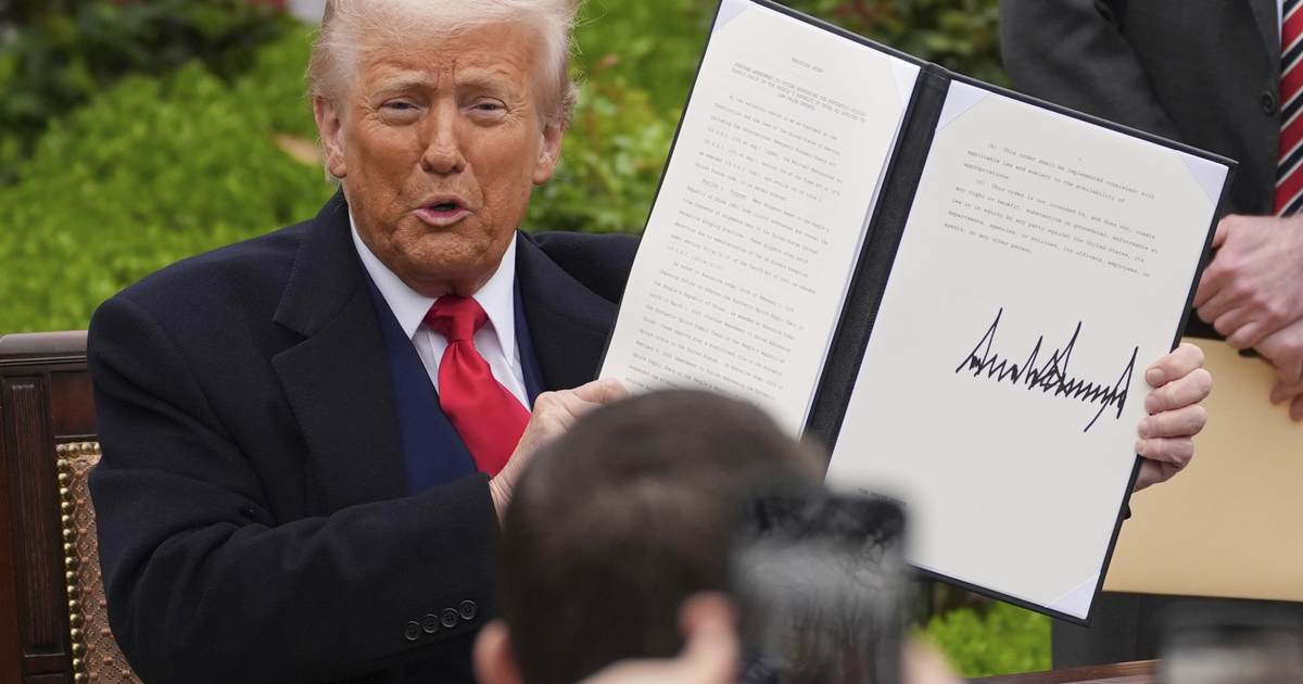 Trump's America First Hammer: New H-1B Visa Rules Target Loopholes, Prioritize American Jobs