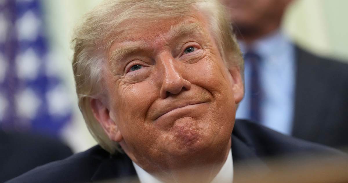 Democrats Crash Trump's Midterm Convention, Risking Massive Blowback