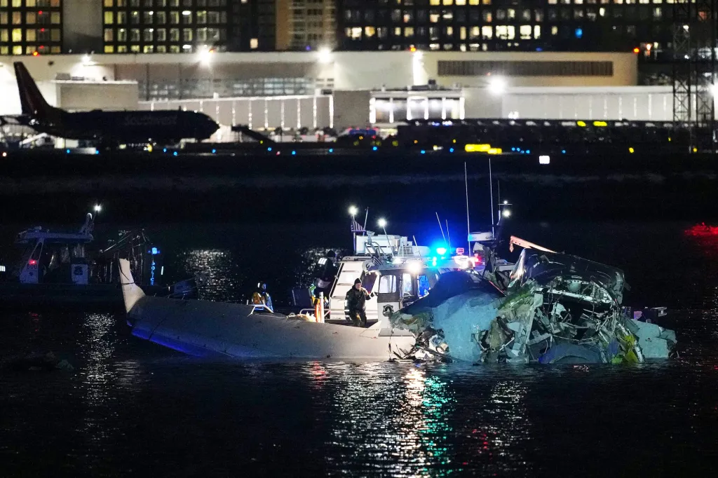 DC chopper, plane crash live updates: No survivors expected after AA ...